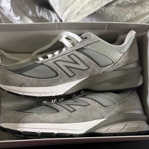 New Balance Men's Gray and White Sneakers